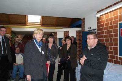 (von links) Im Eingangsbereich der Werkstatt fr Behinderte, Holunderstrae 34 in Wiedenbrck :Martin Henke, Landesbehindertenbeauftragte und CDA Bezirksvorsitzende Angelika Gemkow,  CDA Kreisvorsitzende Monika Schick, CDA Stadtverbandsvorsitzende Sonja von Zons,  Herr Luccarelli (Leiter der Werkstatt fr Behinderte in Wiedenbrck)
Die Werkstatt wurde in Wiedenbrck 1990 als ein Standort der Werkstatt fr behinderte Menschen im Kreis Gtersloh gGmbH erffnet. Dort arbeiten 160 Beschftigte.