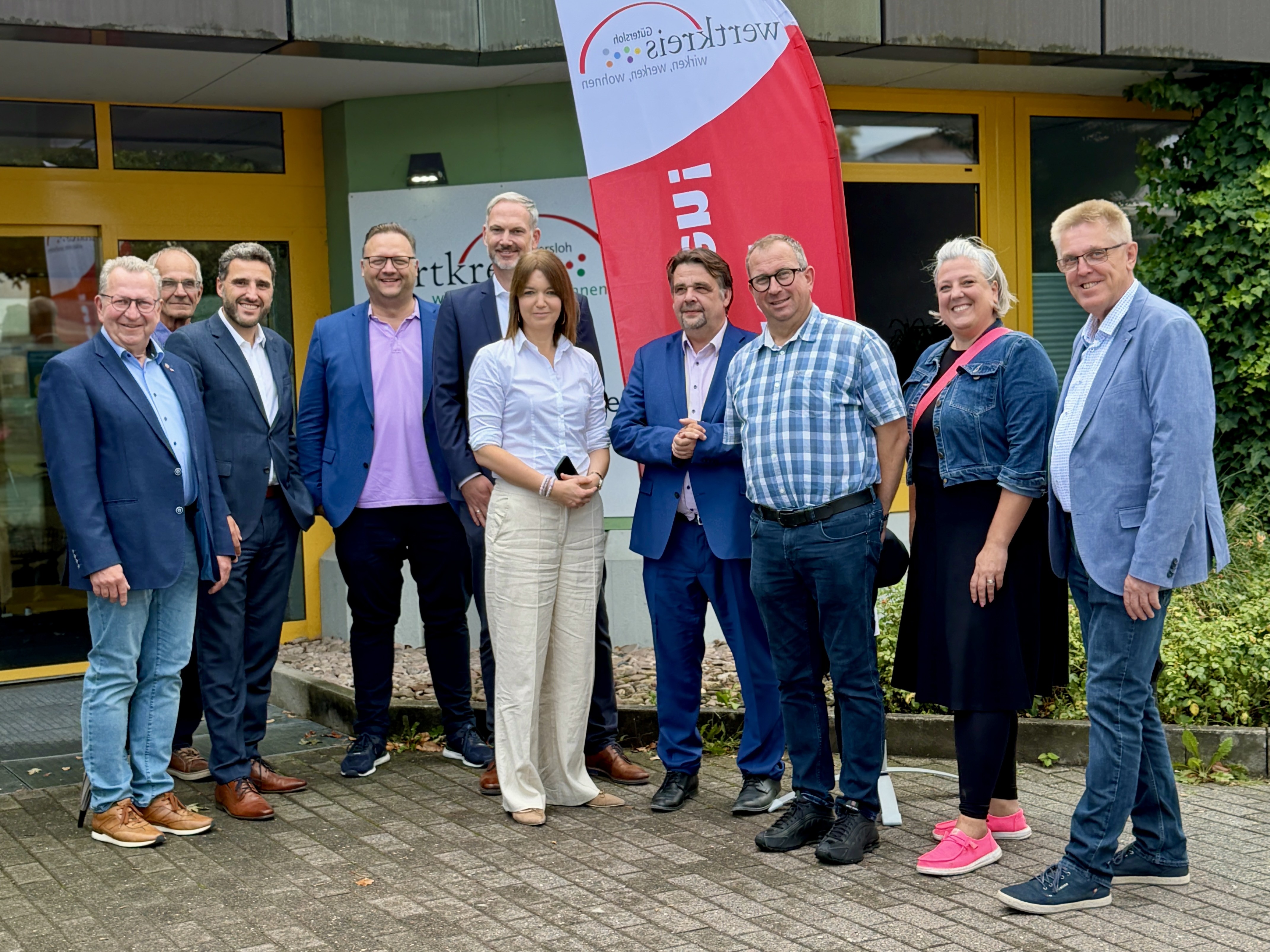 v.l. Detlev Kroos, Reinhard Stricker, Emilio Bellucci, Stefan-Alexander Roth, Frank Haverkamp, Ina Lauk�tter, Dennis Radtke, Christian Mutz, Katrin Friesicke und Andreas Dreier.
Foto: � wertkreis�G�tersloh�gGmbH